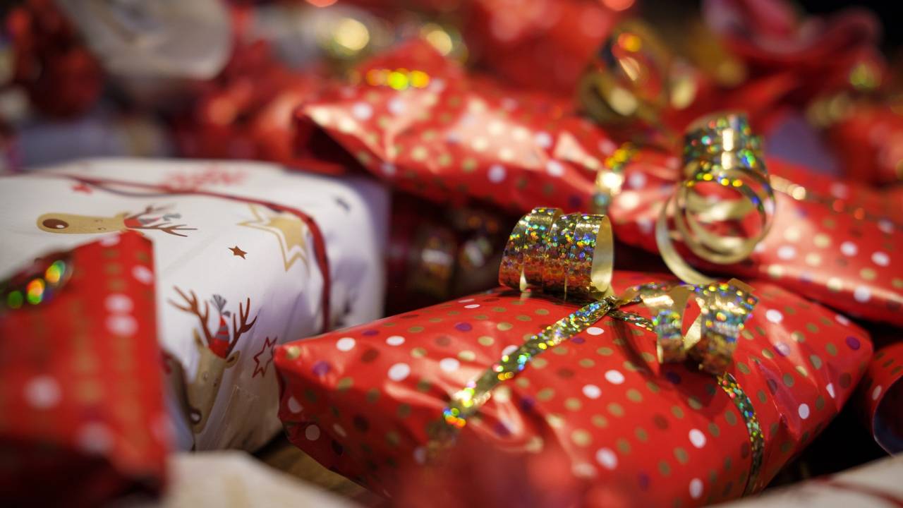 Nurturing Business Bonds with Holiday Generosity
